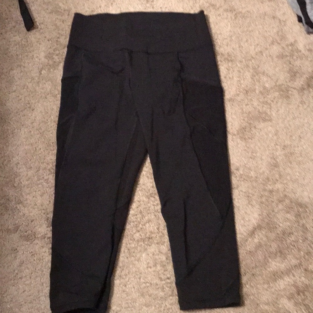 Black lululemon crop leggings
